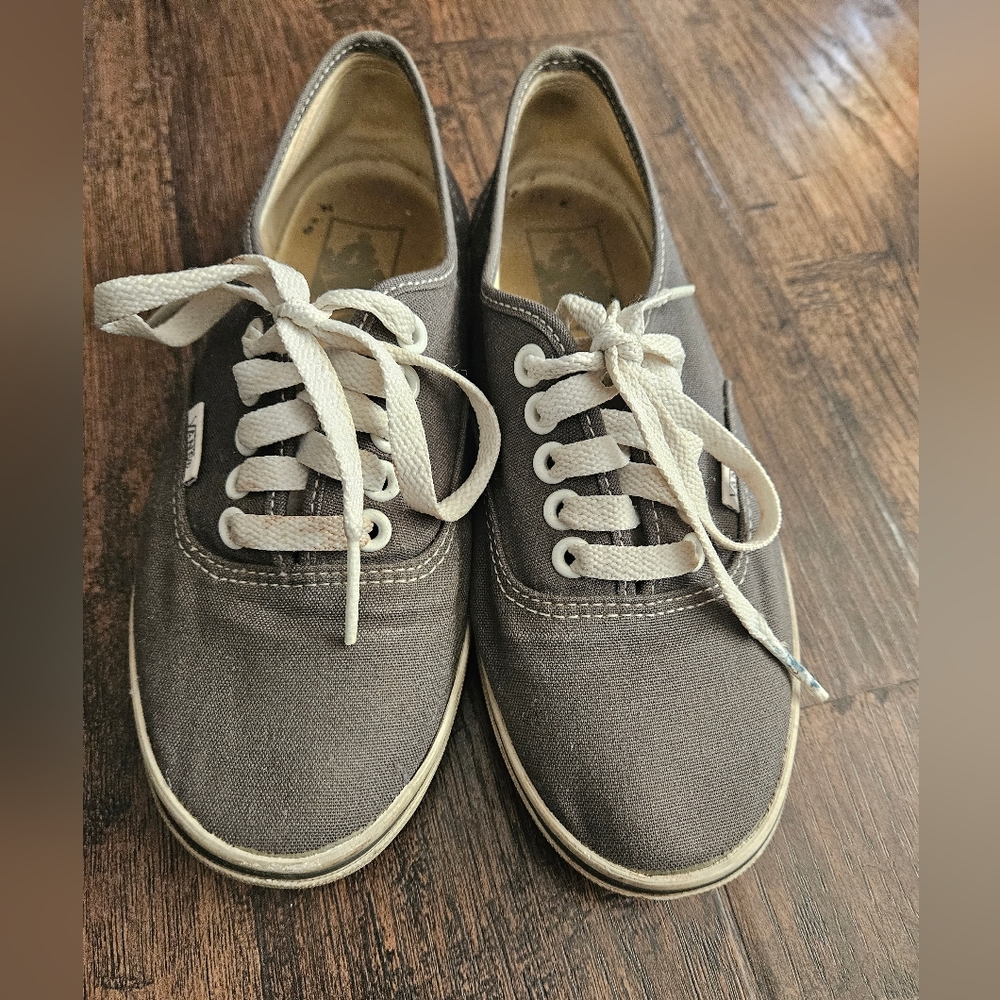 Vans - Picture 3 of 6